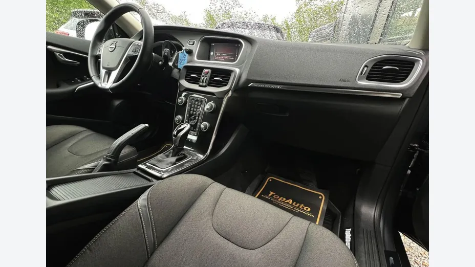 VOLVO V40 Cross Country -