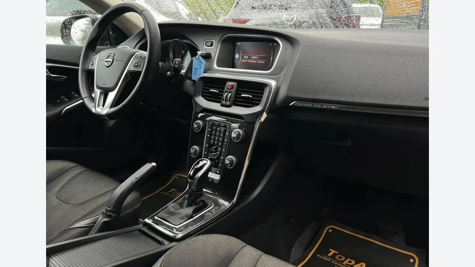 VOLVO V40 Cross Country -