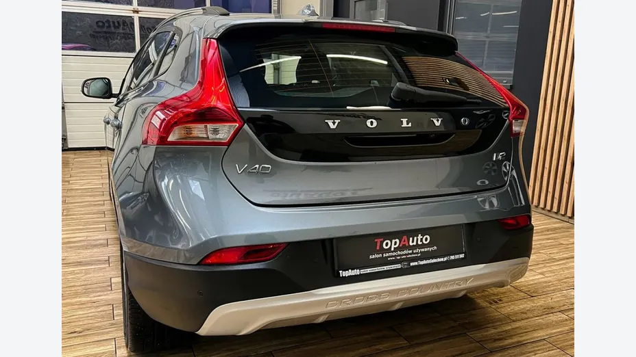 VOLVO V40 Cross Country -