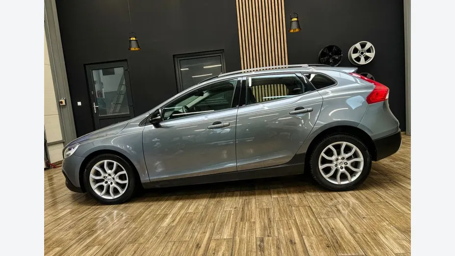 VOLVO V40 Cross Country -