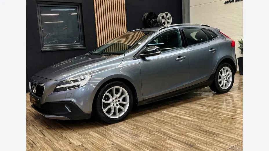 VOLVO V40 Cross Country -