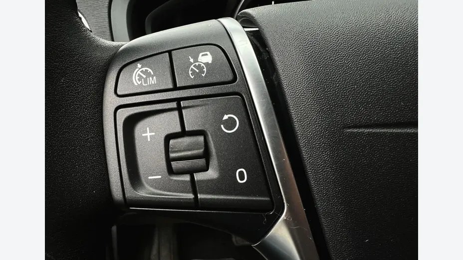 VOLVO V40 Cross Country -