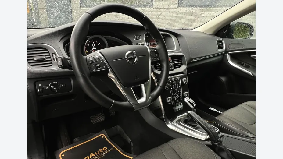 VOLVO V40 Cross Country -