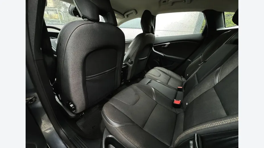 VOLVO V40 Cross Country -