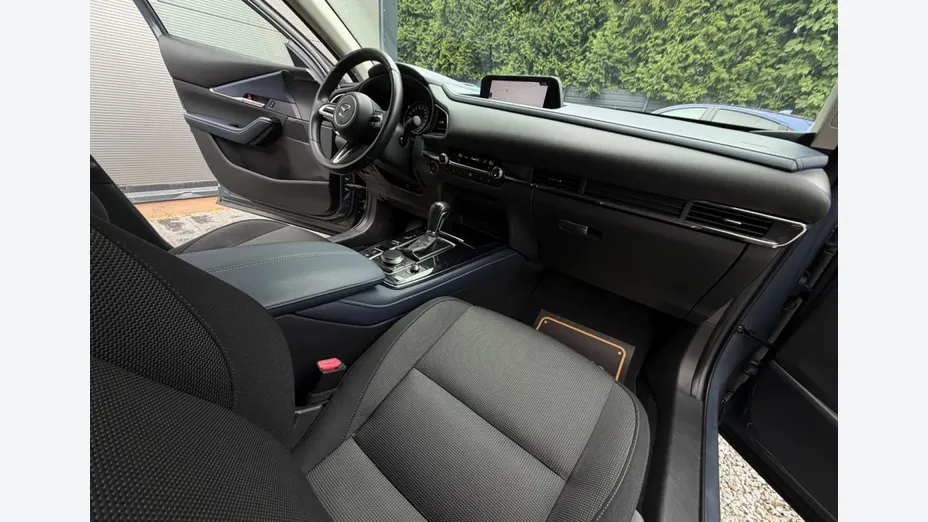 MAZDA CX-30 -