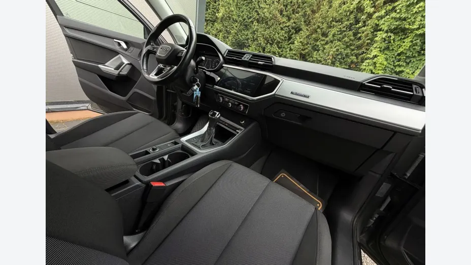 AUDI Q3 -
