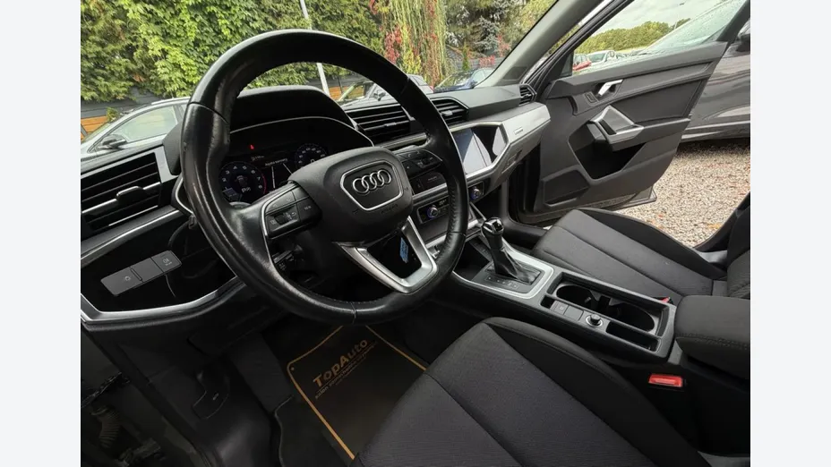 AUDI Q3 -