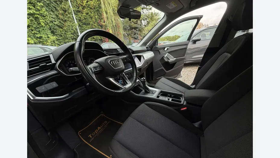 AUDI Q3 -