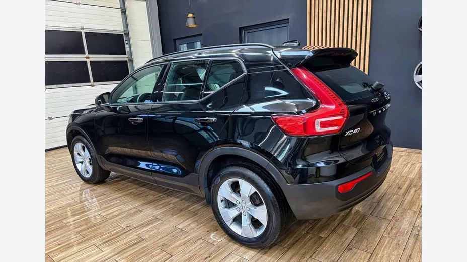 VOLVO XC40 -