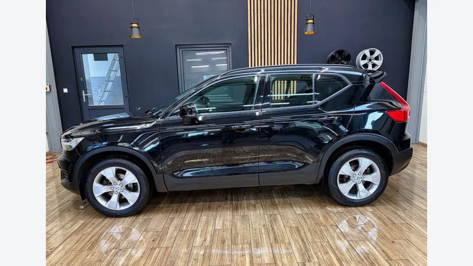 VOLVO XC40 -