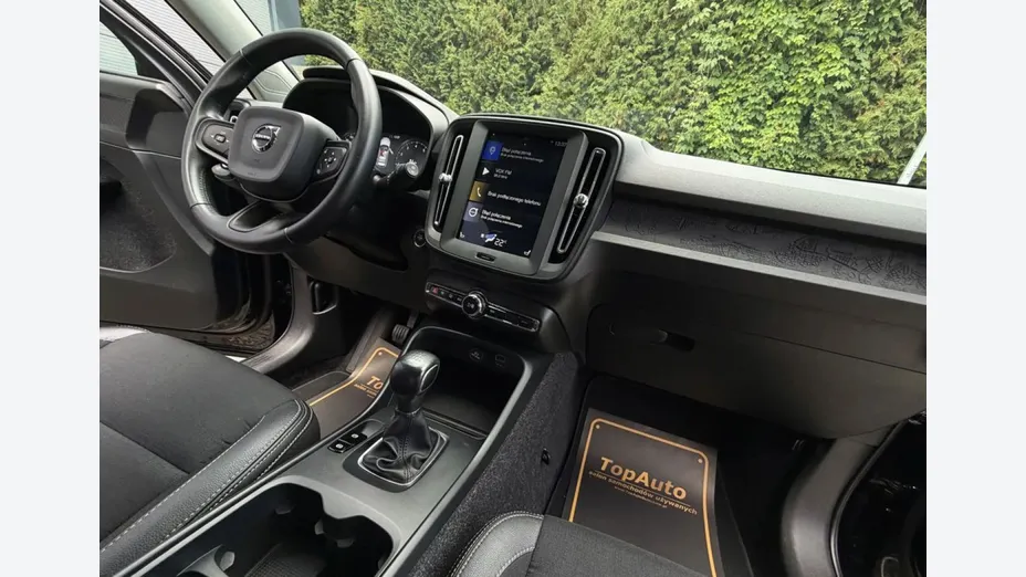 VOLVO XC40 -