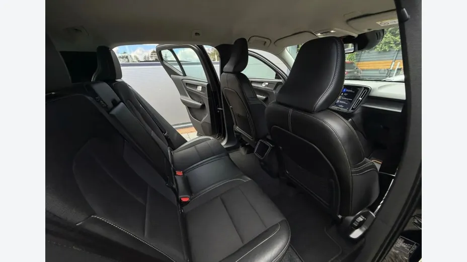 VOLVO XC40 -