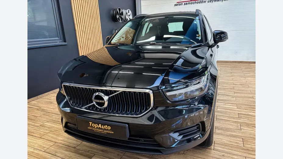 VOLVO XC40 -