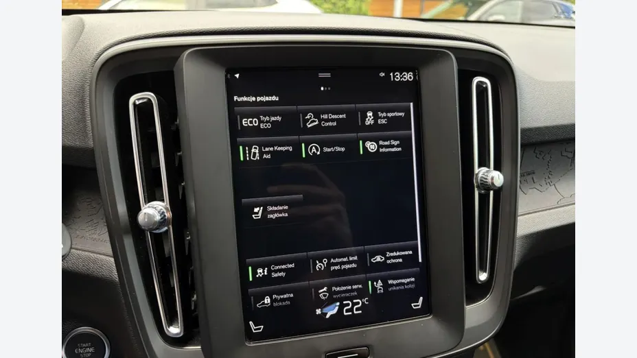 VOLVO XC40 -