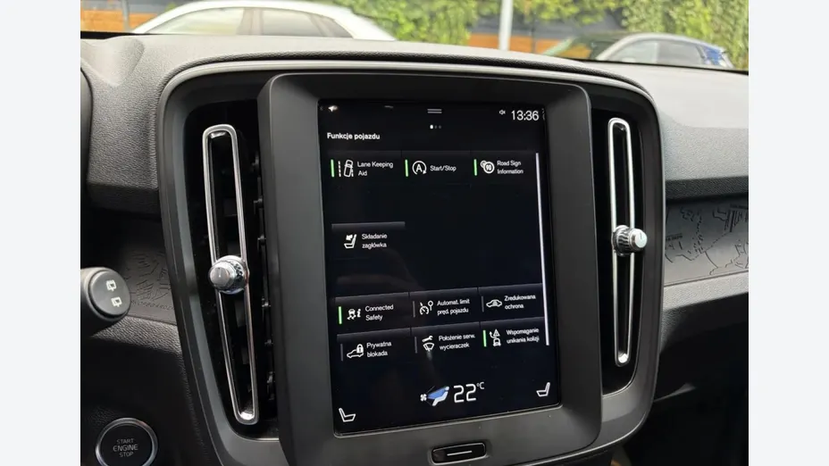 VOLVO XC40 -