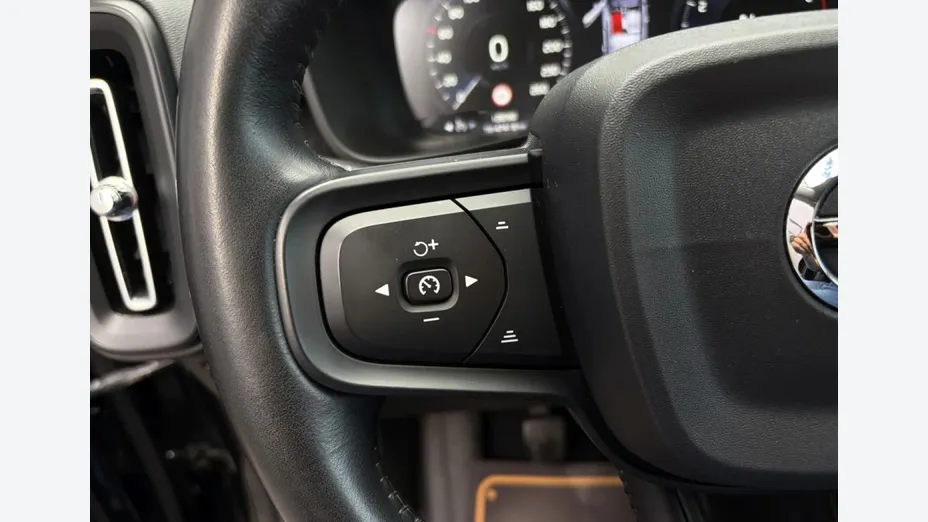 VOLVO XC40 -