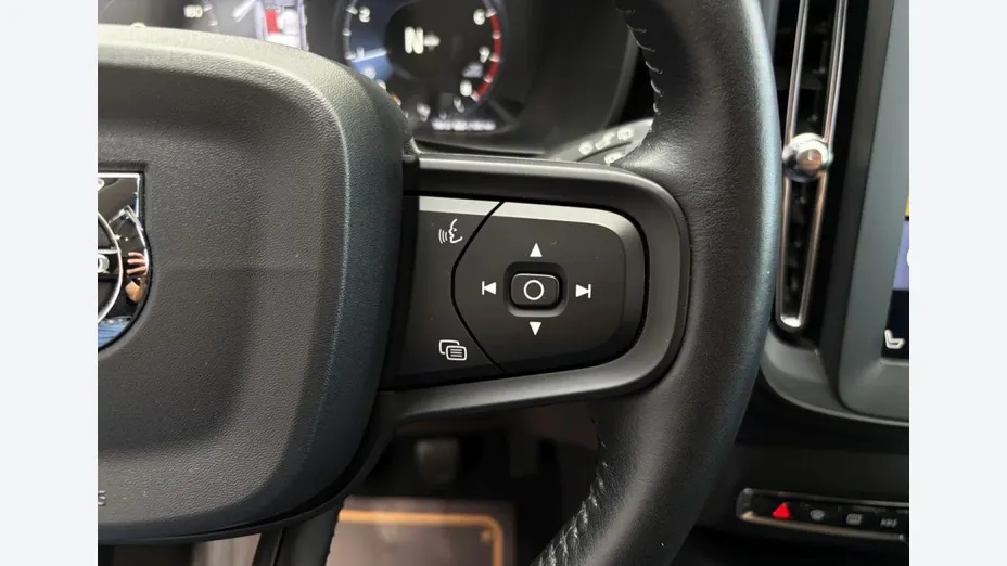 VOLVO XC40 -