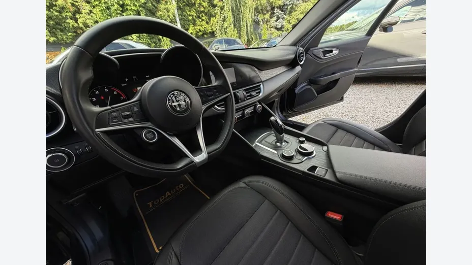 ALFA ROMEO Giulia -