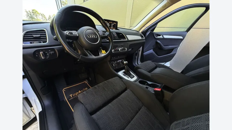 AUDI Q3 -