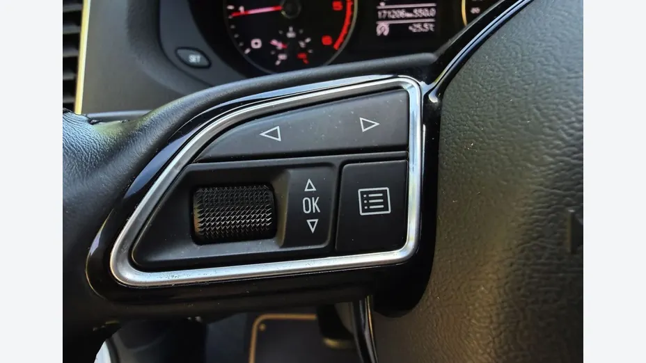 AUDI Q3 -