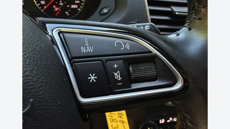 AUDI Q3 -