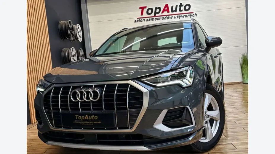 AUDI Q3 -