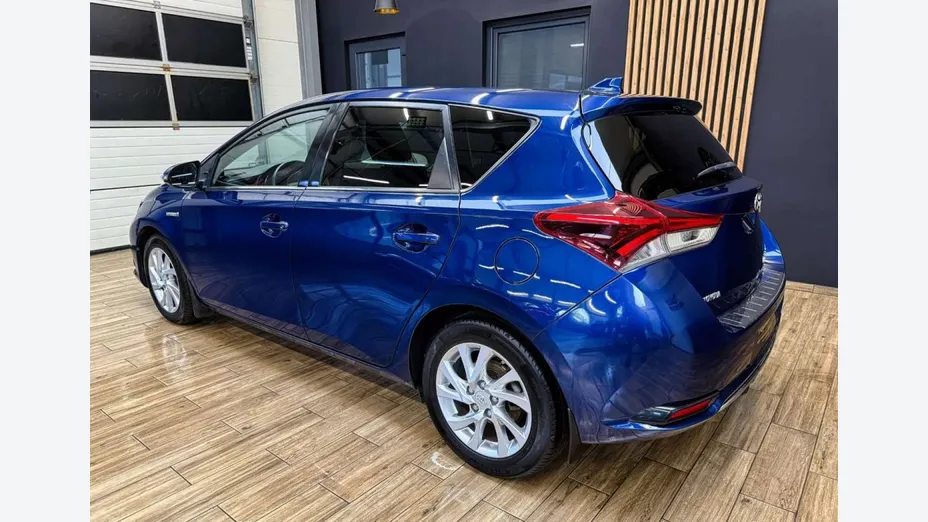 TOYOTA Auris -