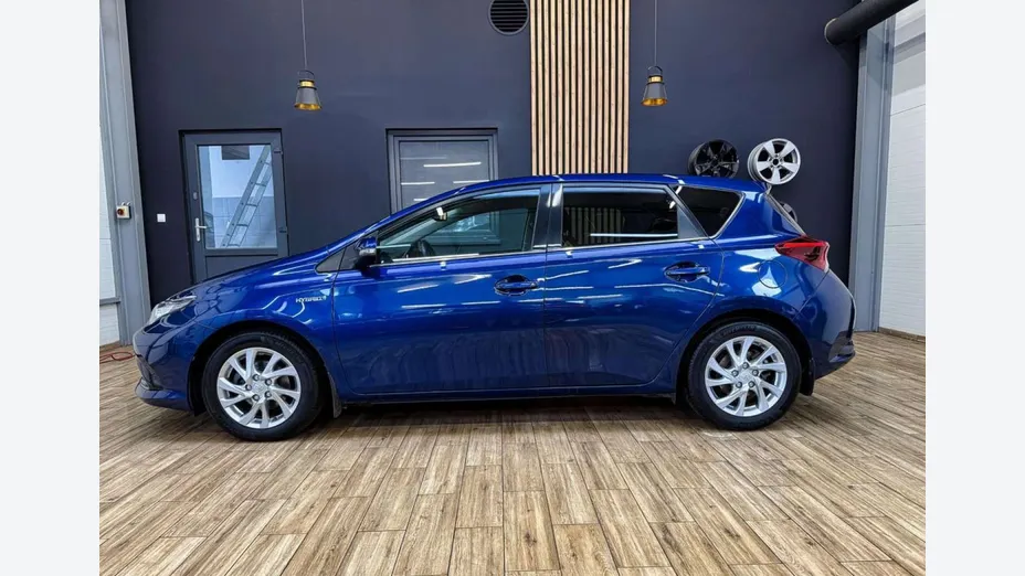 TOYOTA Auris -