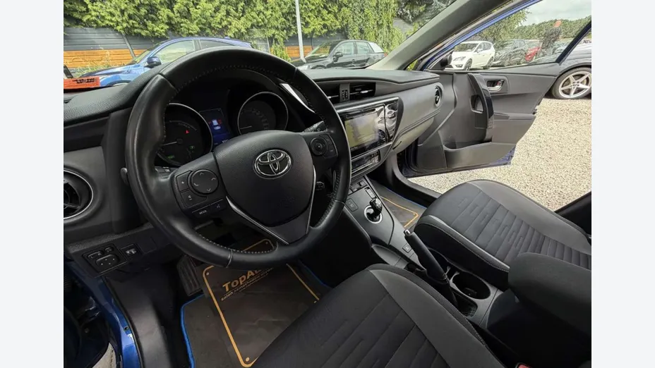 TOYOTA Auris -