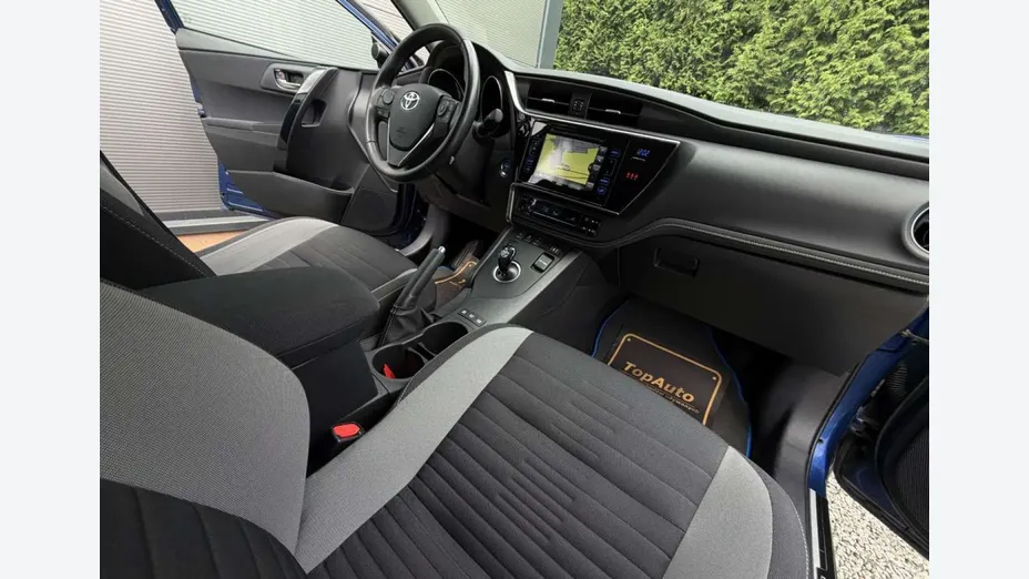 TOYOTA Auris -
