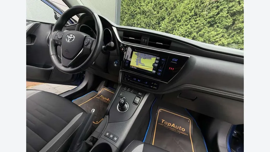 TOYOTA Auris -