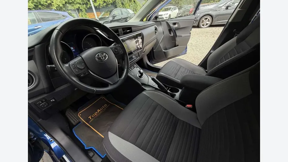 TOYOTA Auris -