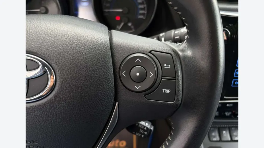 TOYOTA Auris -