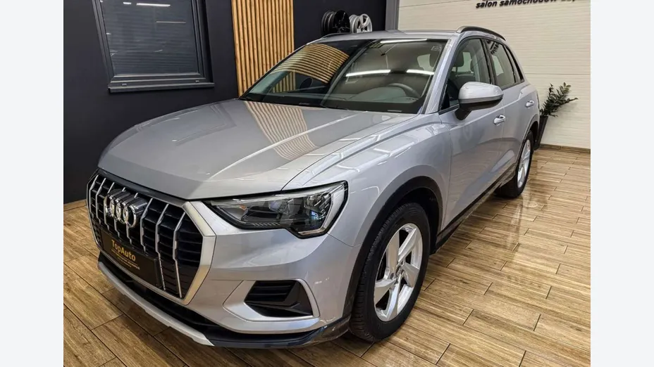 AUDI Q3 -