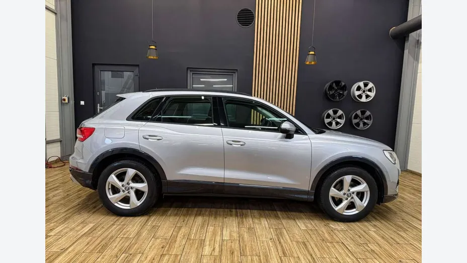 AUDI Q3 -