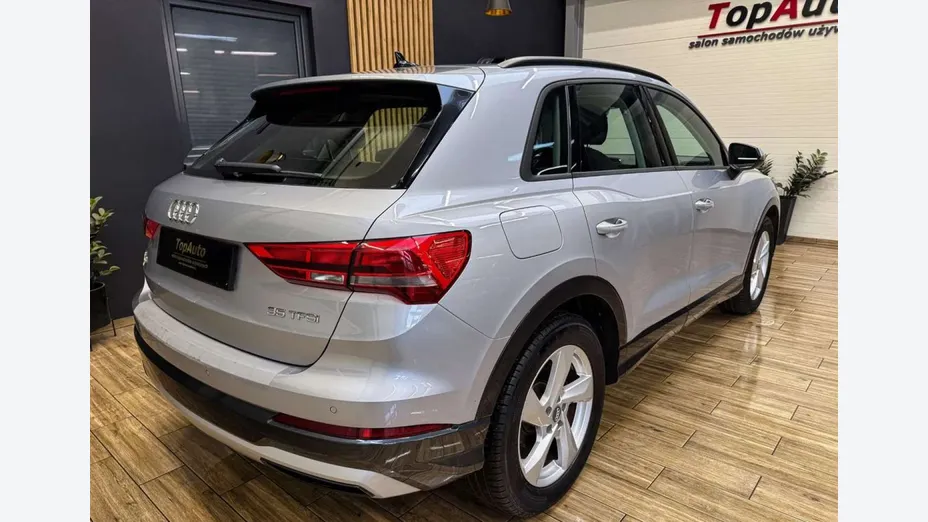 AUDI Q3 -