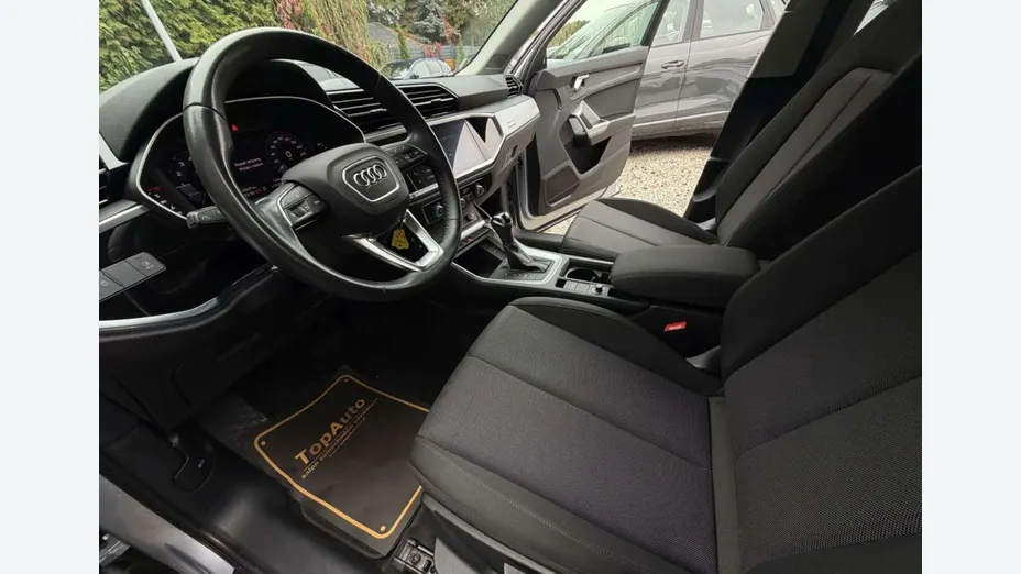 AUDI Q3 -