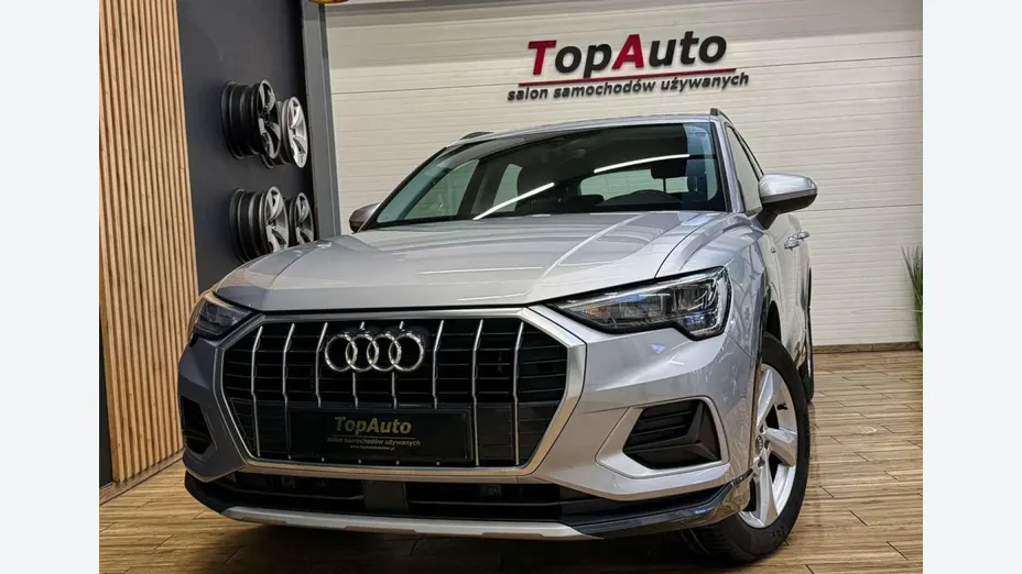 AUDI Q3 -