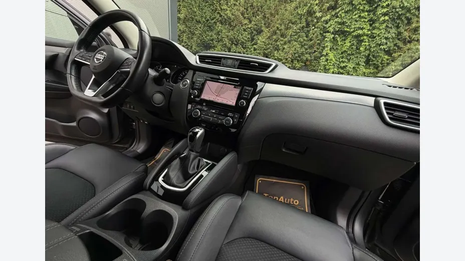 NISSAN Qashqai -