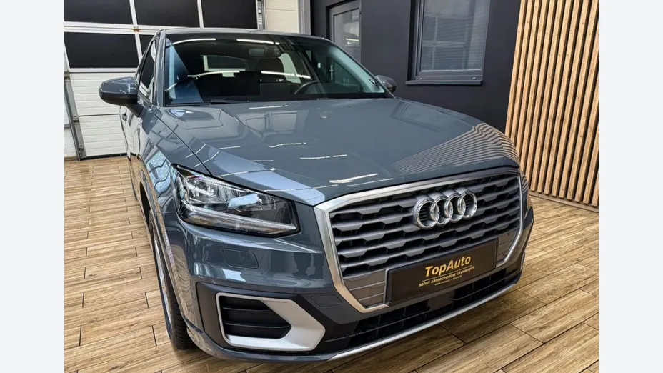 AUDI Q2 -