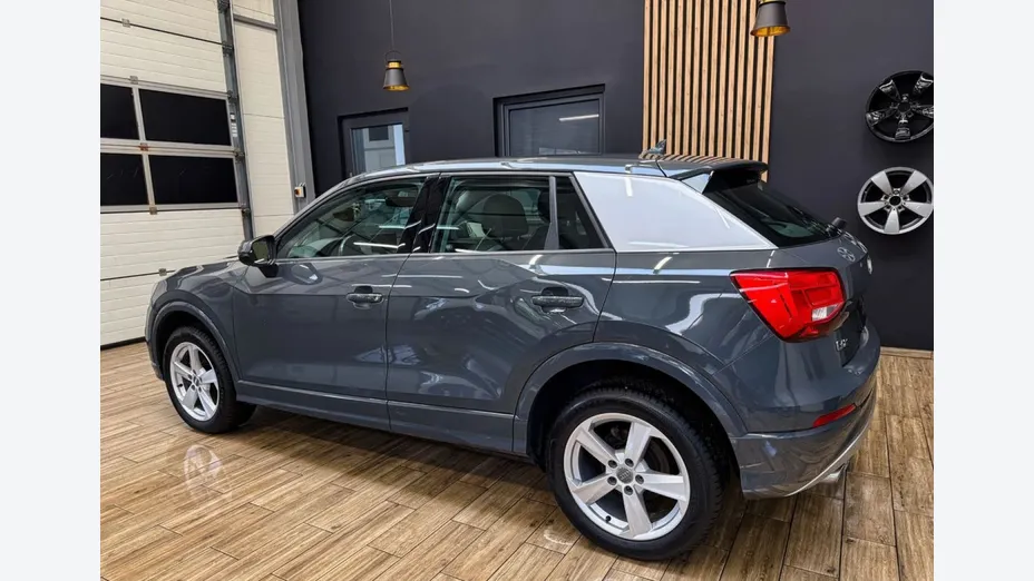AUDI Q2 -