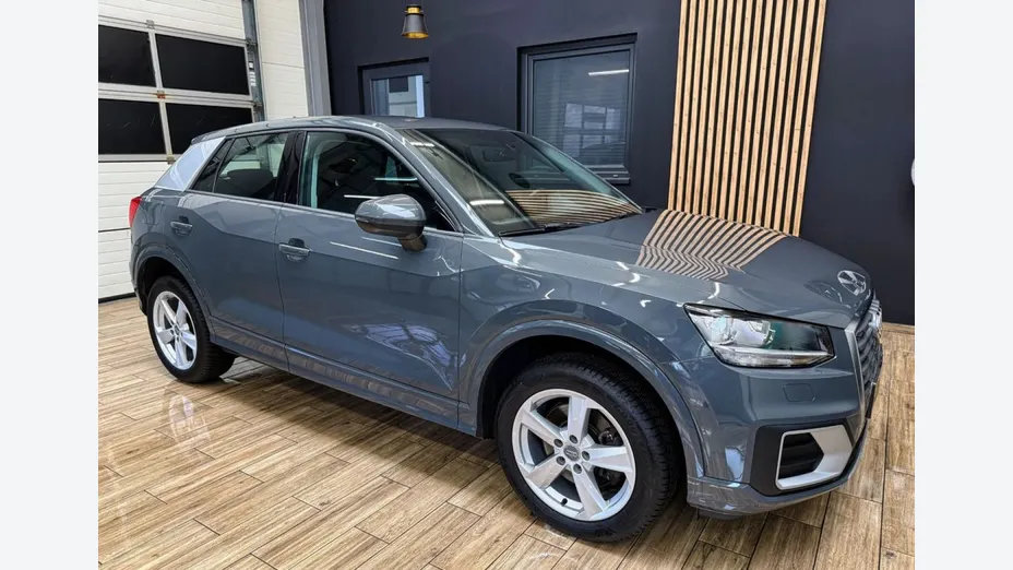 AUDI Q2 -