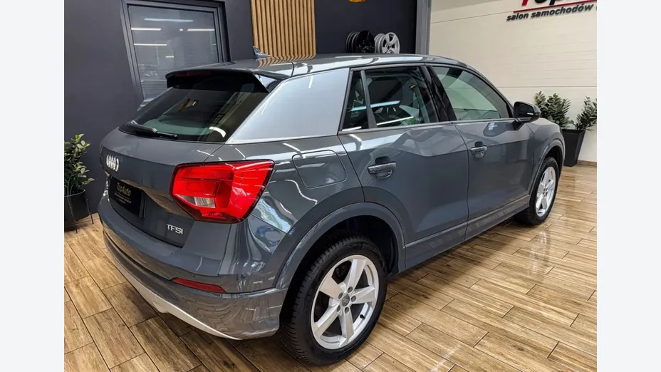 AUDI Q2 -