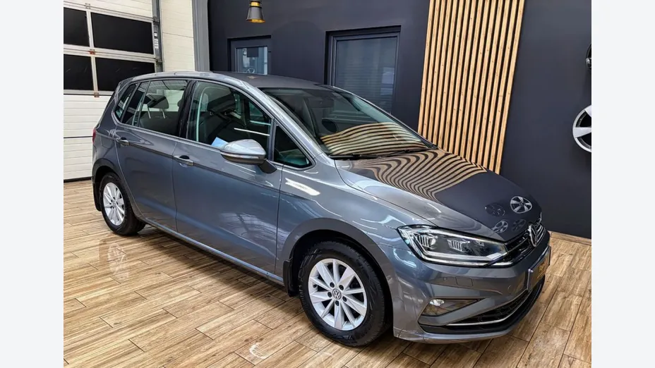 VOLKSWAGEN Golf Sportsvan -