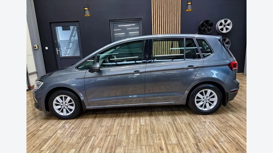 VOLKSWAGEN Golf Sportsvan -
