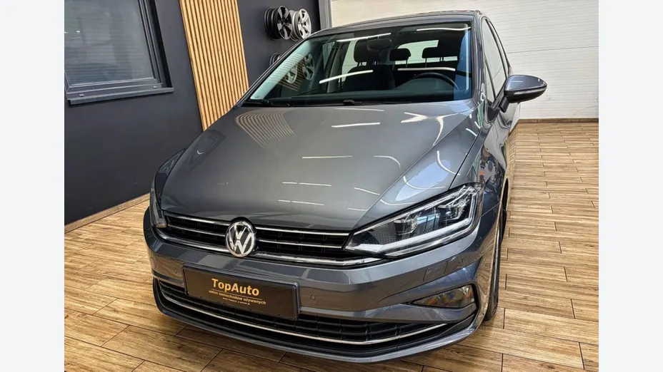 VOLKSWAGEN Golf Sportsvan -