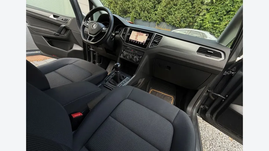 VOLKSWAGEN Golf Sportsvan -