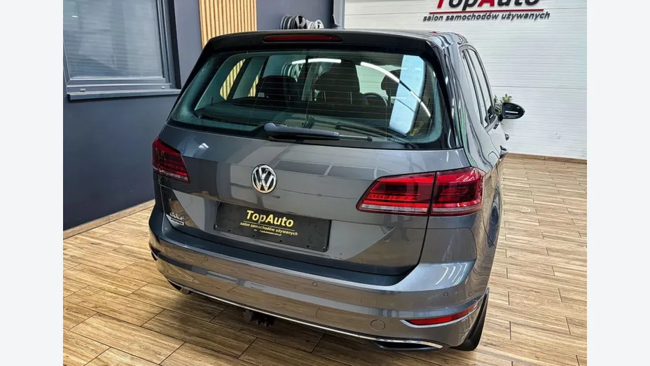 VOLKSWAGEN Golf Sportsvan -