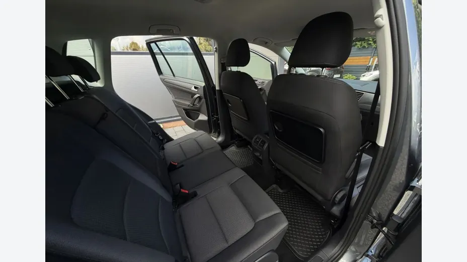 VOLKSWAGEN Golf Sportsvan -