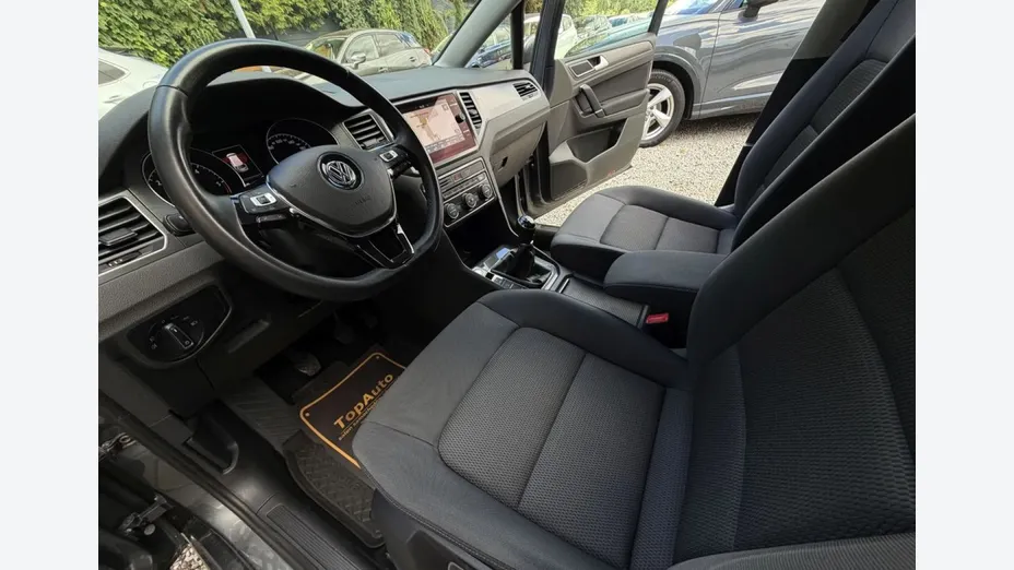 VOLKSWAGEN Golf Sportsvan -